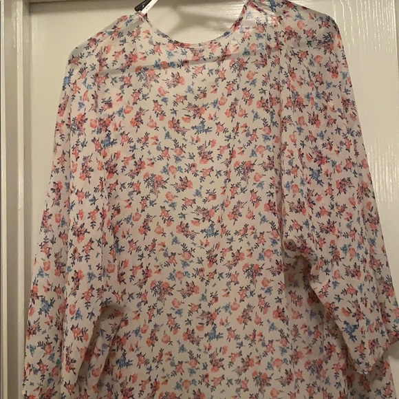 Used Iris Los Angeles “Medium” Floral Kimono - Picture 6 of 8